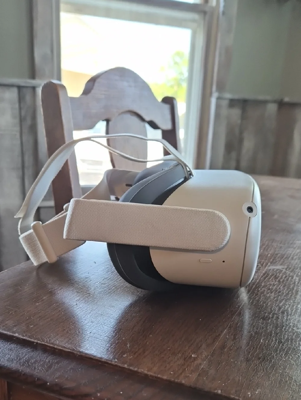 Oculus Light Gray Standalone VR Headset with White Strap